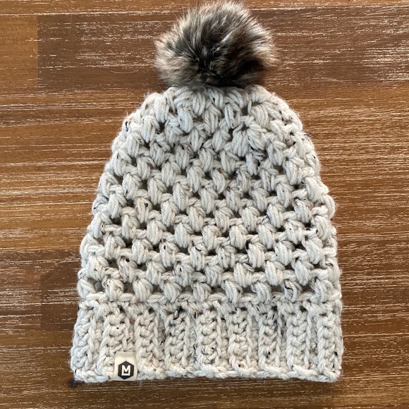 Made In Minny Handmade Pom Beanie - Picture 1 of 3